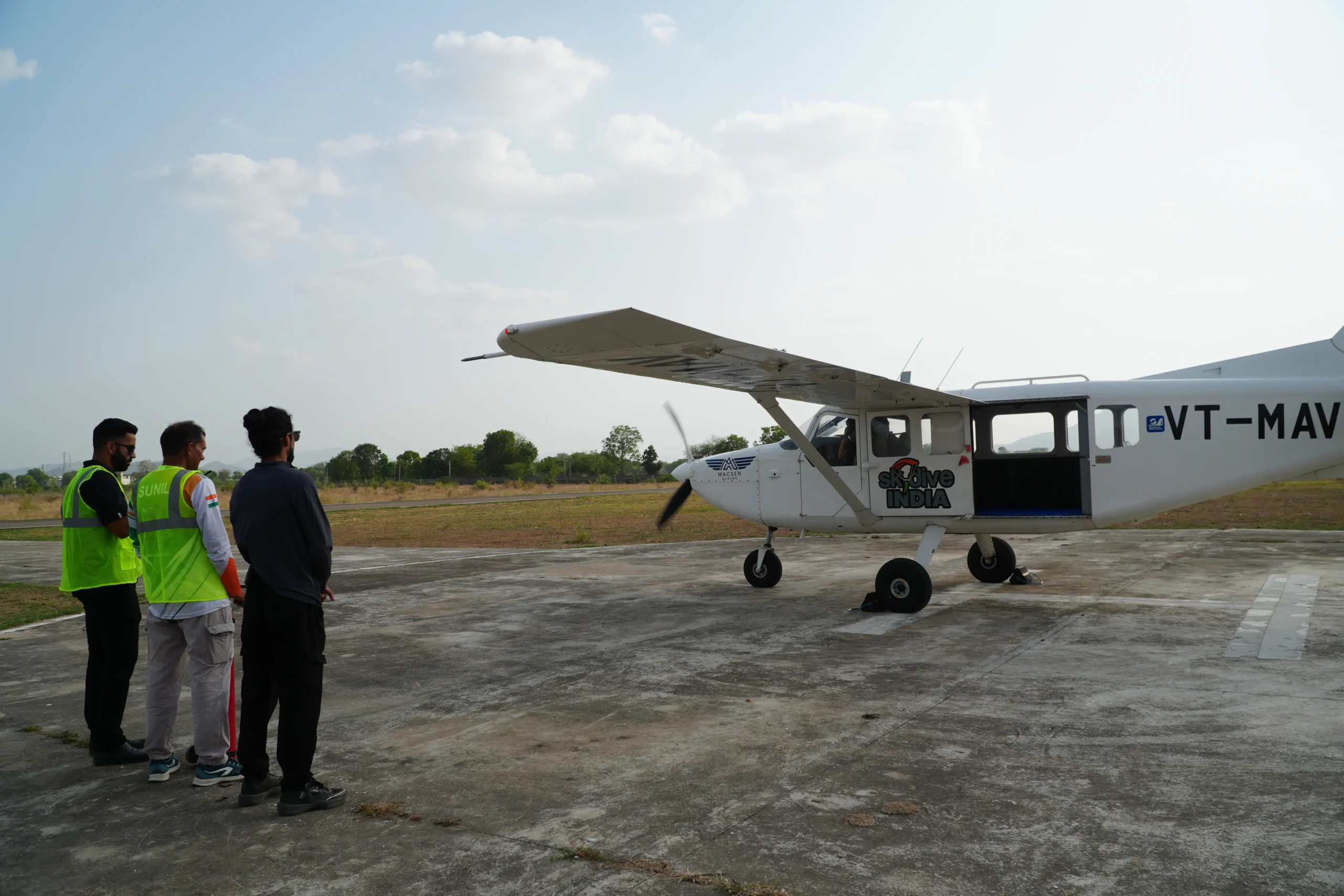 skydiving near Mount Abu, skydiving in Mount Abu, tandem skydiving Rajasthan skydiving Abu Road tandem skydive in Rajasthan skydiving India Skydive India adventure activities in Rajasthan