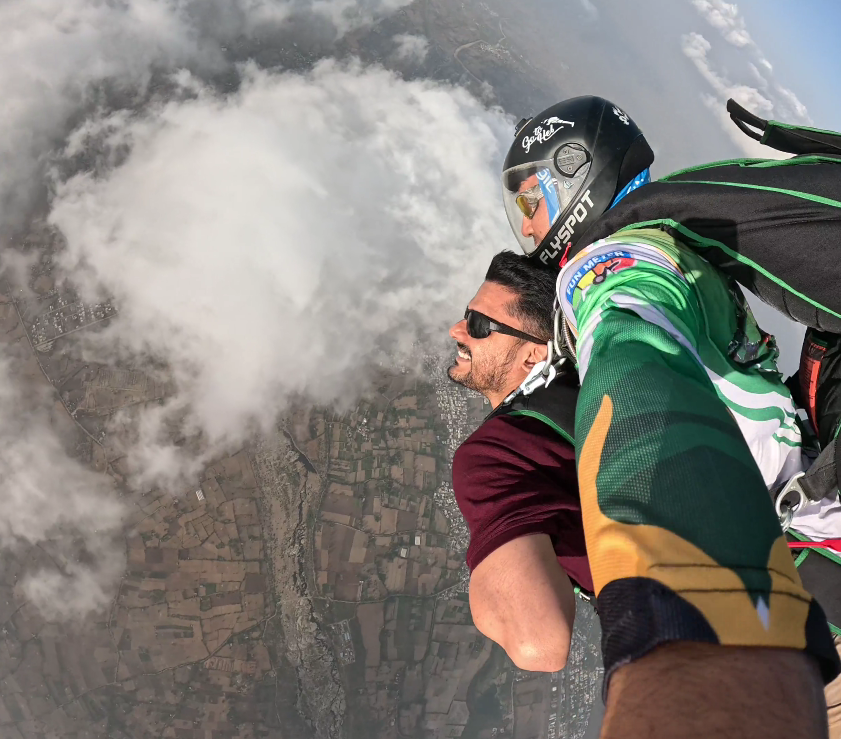 Tandem skydiving near Gujarat, adventure sports near Gujarat, weekend adventure from Gujarat, skydiving in India, Skydive India
